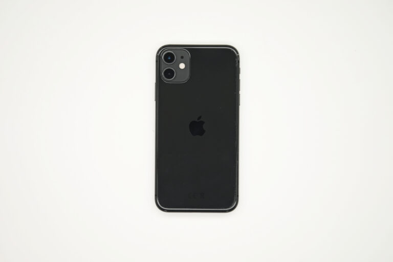 begagnad iphone 11 okej skick 64gb